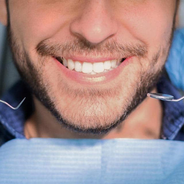 Contacte con clínica dental en Narón